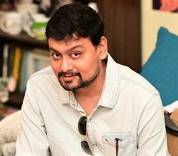 Photo of Subhrajit Mitra, director of "Avijatrik (The Wanderlust of Apu)"