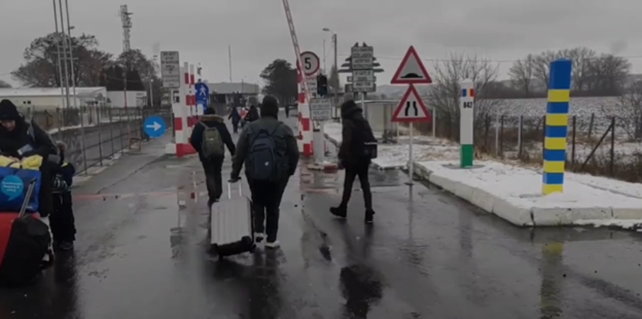 People carrying luggage seen crossing the Ukrainian border
